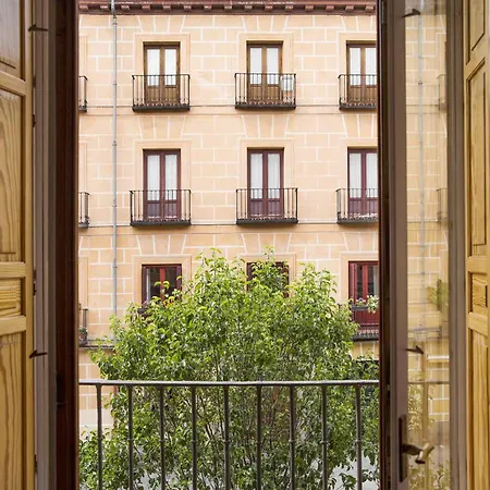 Palacio Conde Miranda Apartment Madrid Exterior photo