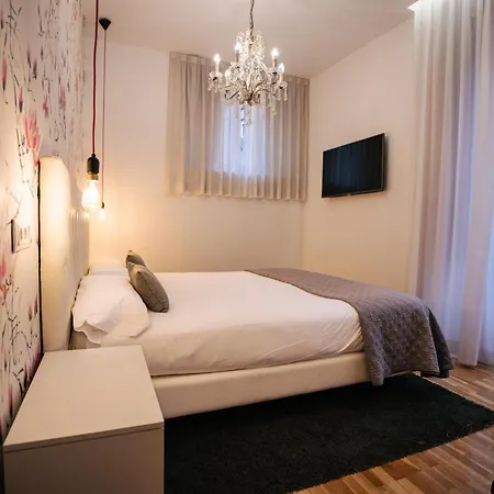 Palacio Conde Miranda Apartment Madrid Exterior photo